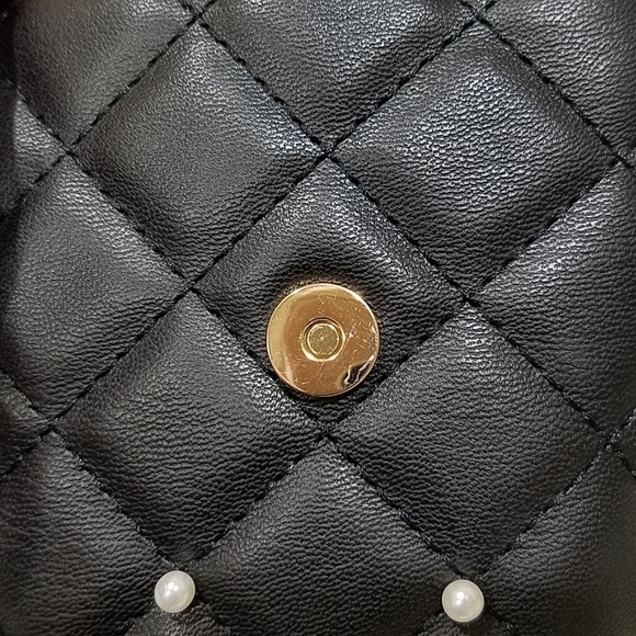 NWT Badgley Mischka Pearl Quilted Phone Case - Picture 8 of 10